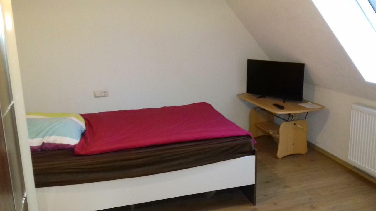 Biberach-Riss-Zimmer-Frei, Einzel-Zimmer Bad Kueche Birkenhard Δωμάτιο φωτογραφία